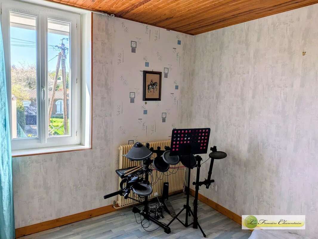 Maison à GOND-PONTOUVRE