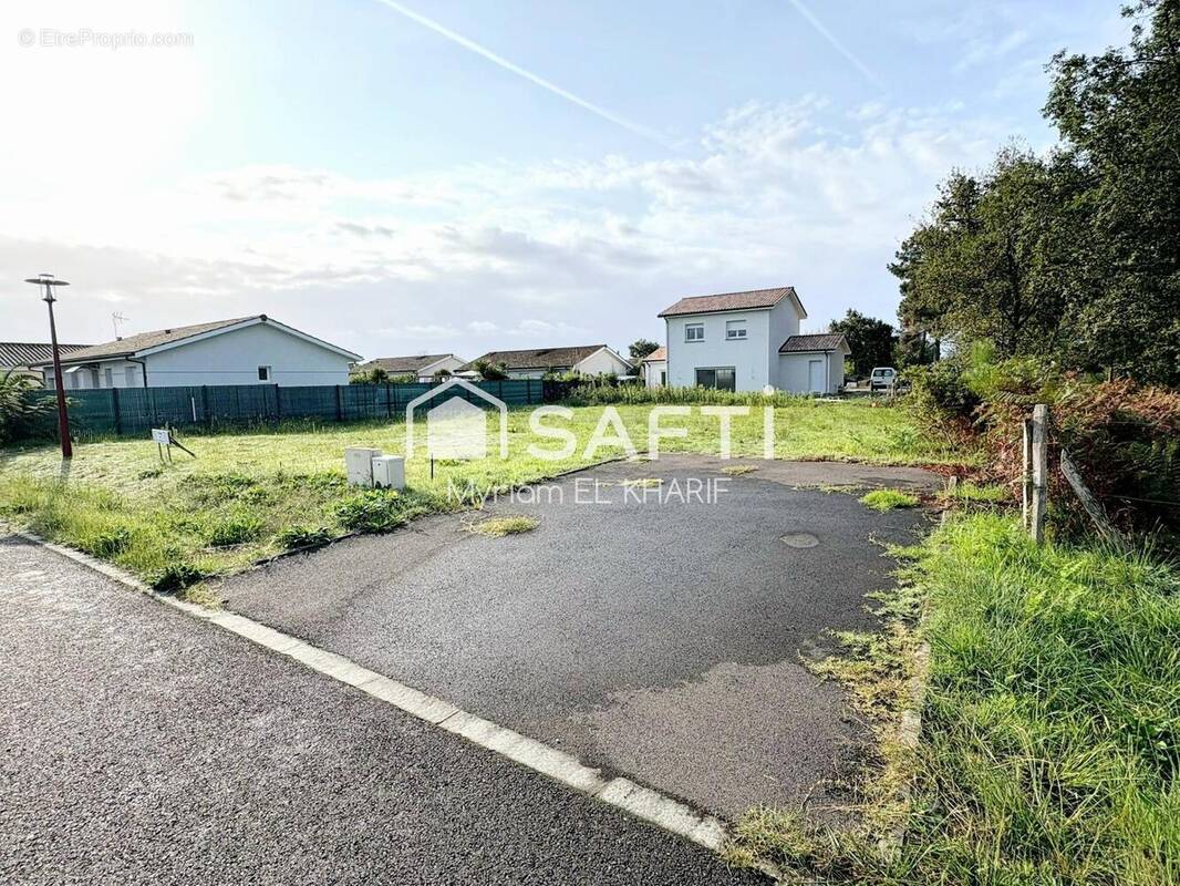 Photo 1 - Terrain à PARENTIS-EN-BORN