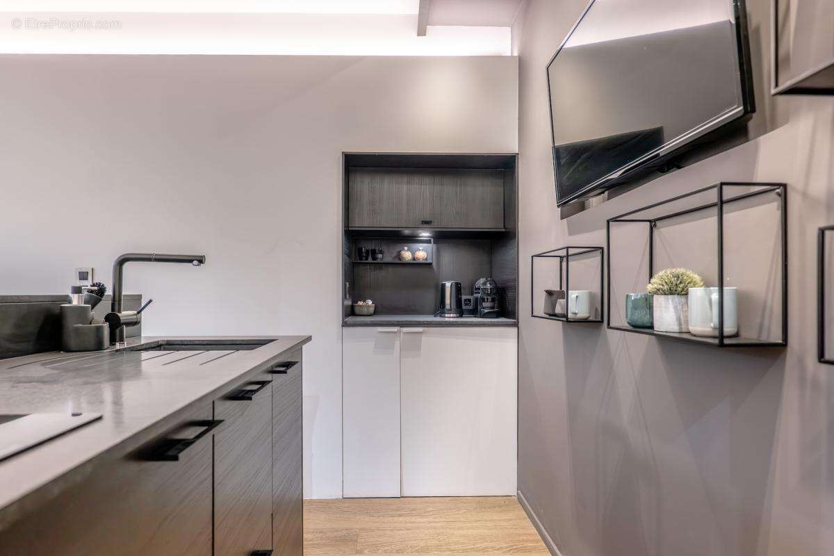 Appartement à PARIS-1E