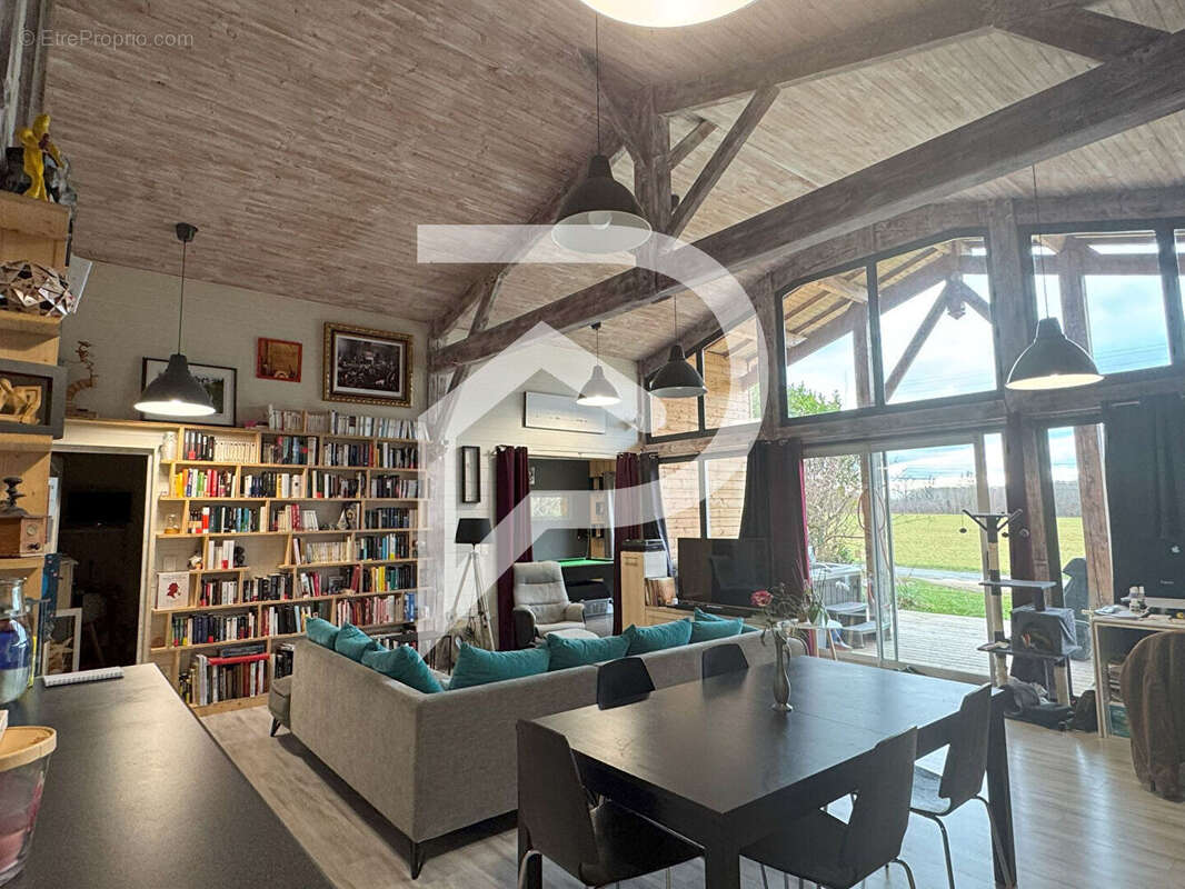 Maison à LA CHAPELLE-AUBAREIL