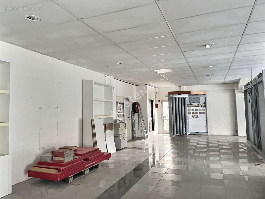 Entrepôt/local industriel 800 m² .Proche Zone Leclerc Betting - photo 9
