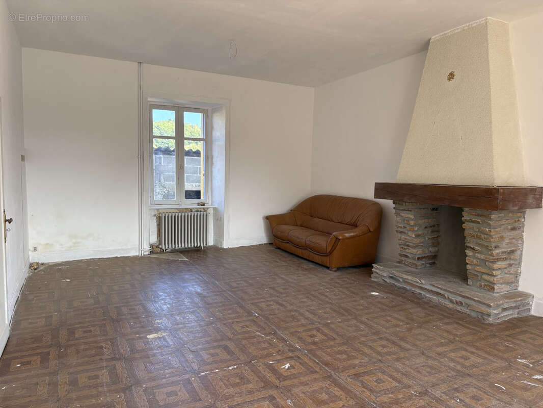 La Porcherie maison de campagne de 6 pièces à restaurer avec un petit jardin et vues - photo 7