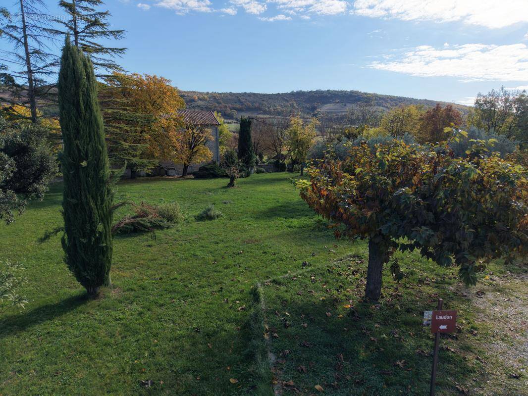Terrain à VILLENEUVE-DE-BERG