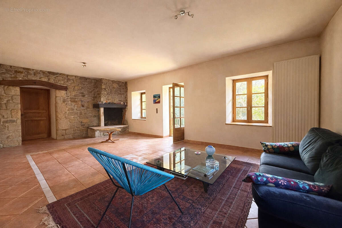 Maison à MACLAS