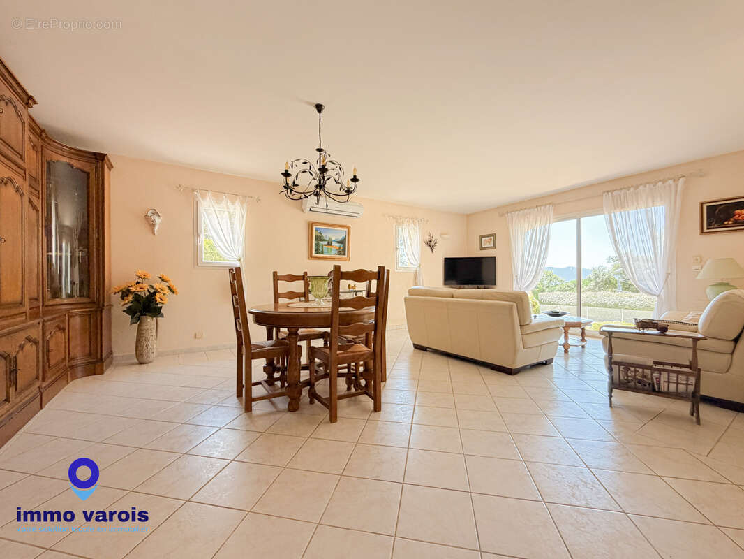 Collobrières   Villa de plain-pied de 142 m2 avec piscine et prestations de qualité - photo 4