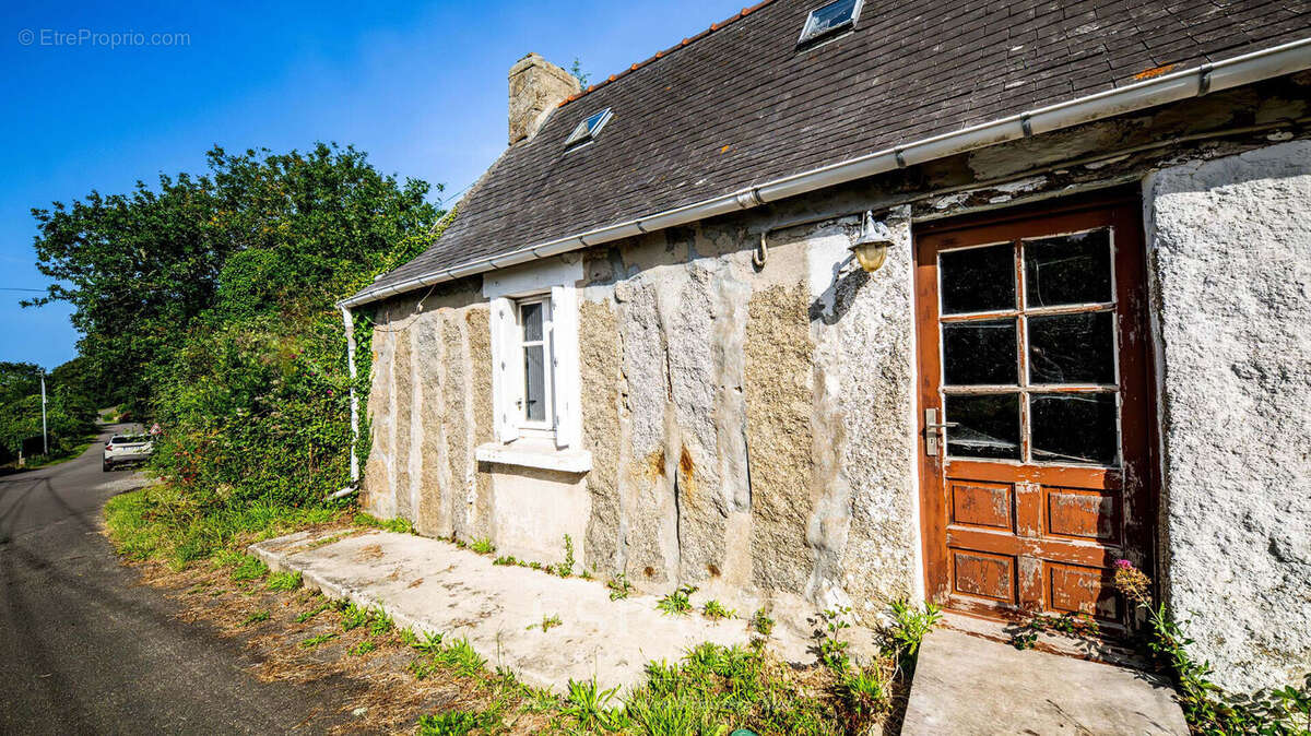 Trégunc - Authentique maison en pierres debout à réinventer à deux pas du littoral - photo 4