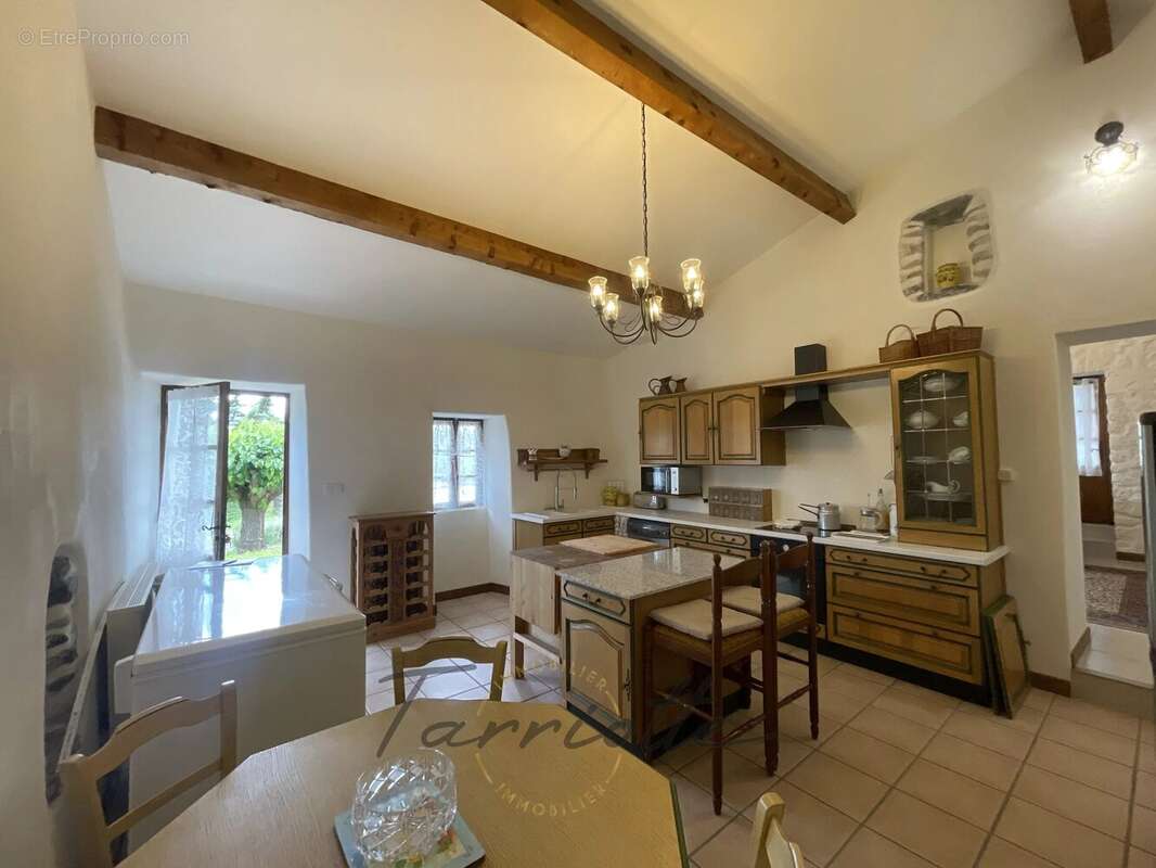 Maison à ALBA-LA-ROMAINE