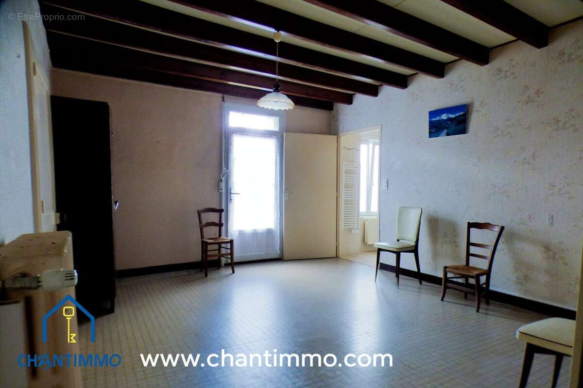 Maison à BAZOGES-EN-PAREDS