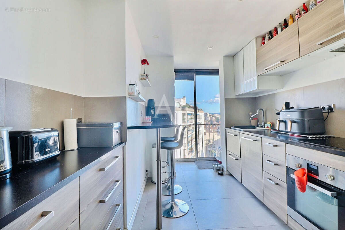 Appartement à MARSEILLE-4E