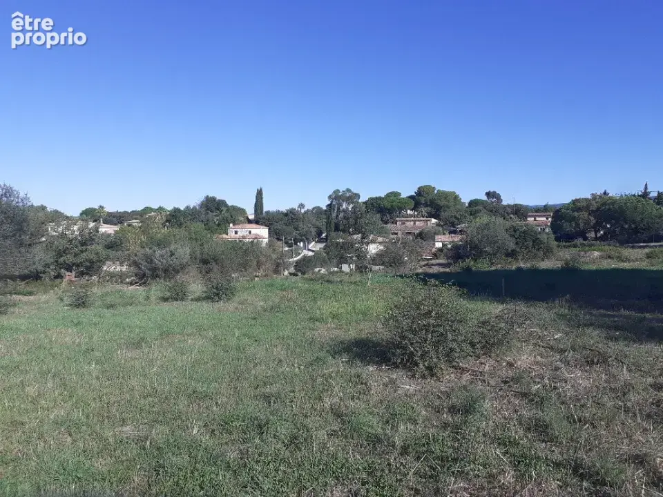 Terrain à ROQUEBRUNE-SUR-ARGENS