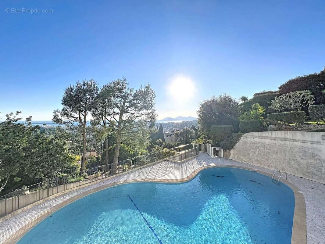 Appartement à LE CANNET