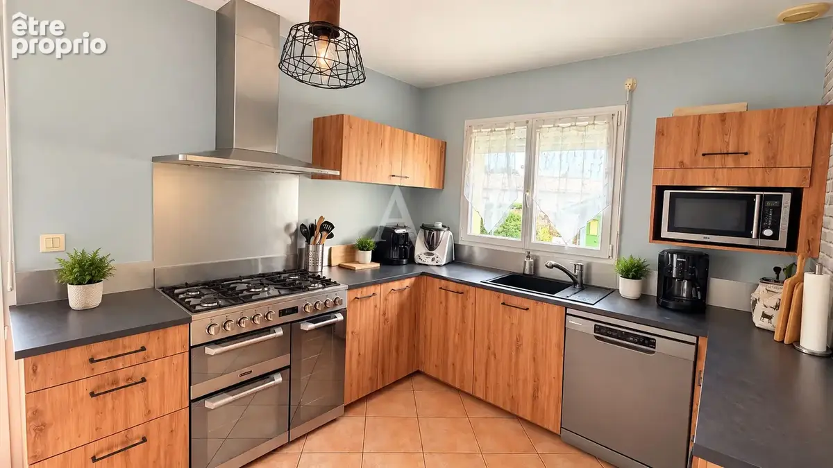 Exclusivité - Pavillon de plain-pied avec 4 chambres, Bureau et piscine - photo 5