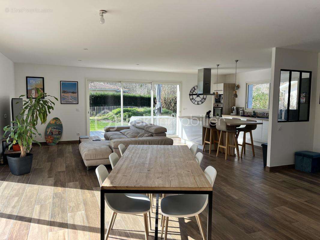 Maison à GRAYAN-ET-L'HOPITAL