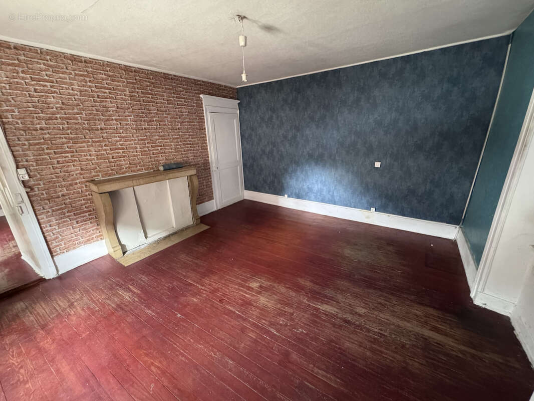 Maison à CONFLANS-SUR-LANTERNE