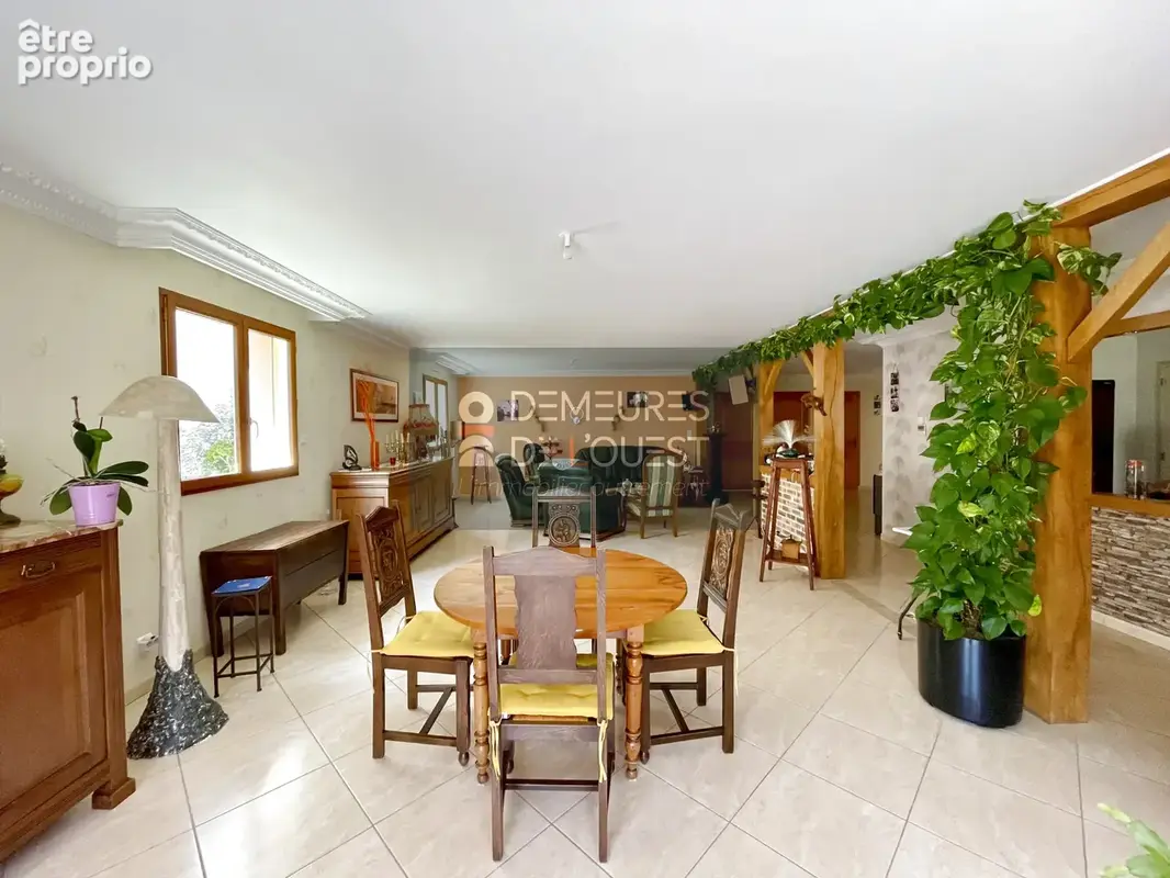 PACÉ — Maison de plain-pied 141 m2 — 3 chambres & jardin paysagé - photo 10