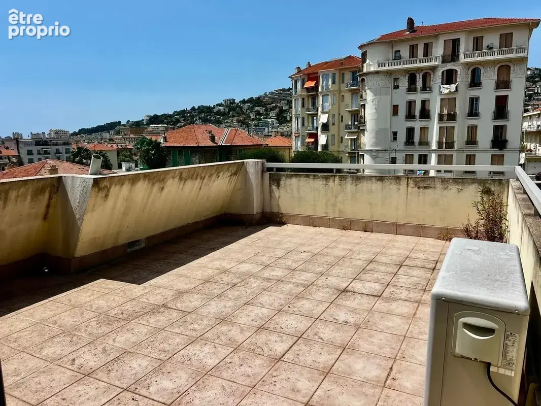 ​PROJET DE RÉNOVATION D'EXCEPTION – Dernier étage avec terrasse de 24 m² au cœur de la Libération - photo 3