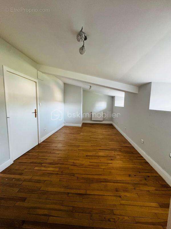 Maison de village au calme 135m2, 5 chambres 10min civray terrain 1300m2 - photo 5