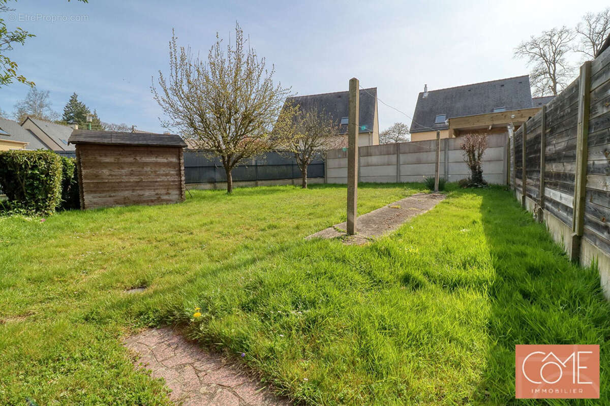 Maison à MONTREUIL-SUR-ILLE