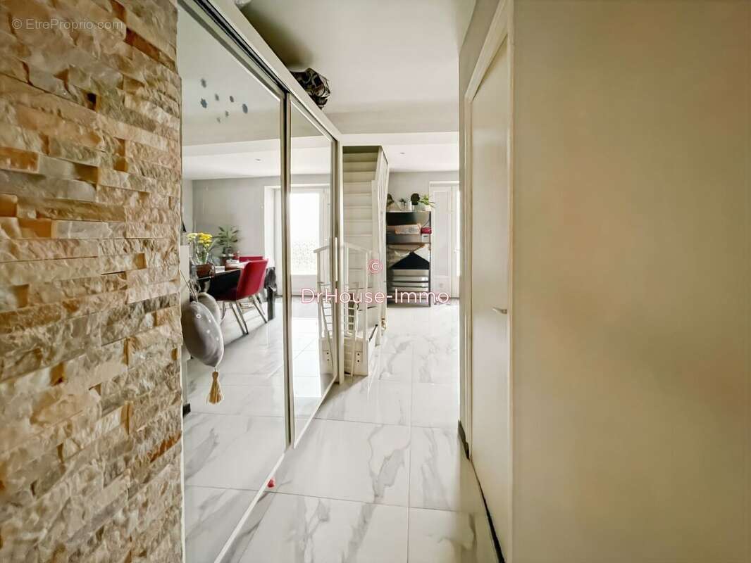 Maison 69 m² à Fareins  - photo 12