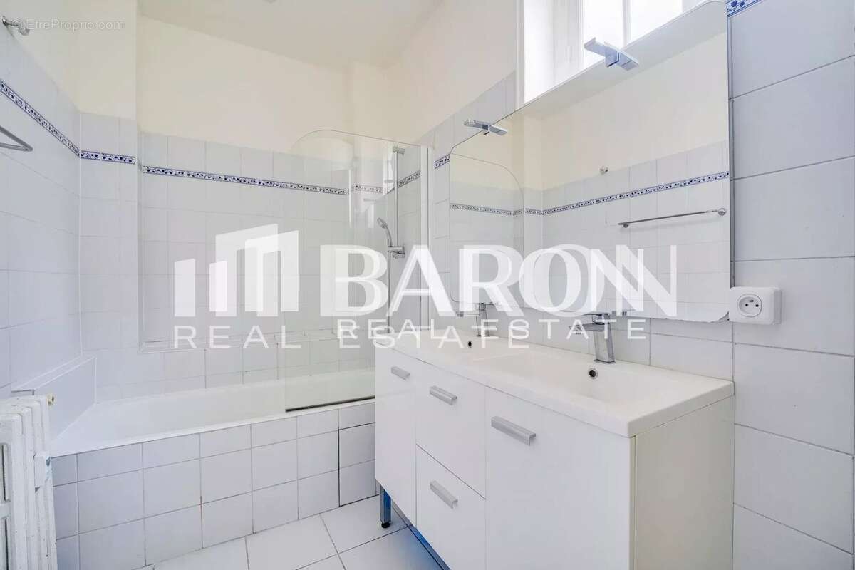 Appartement à PARIS-17E