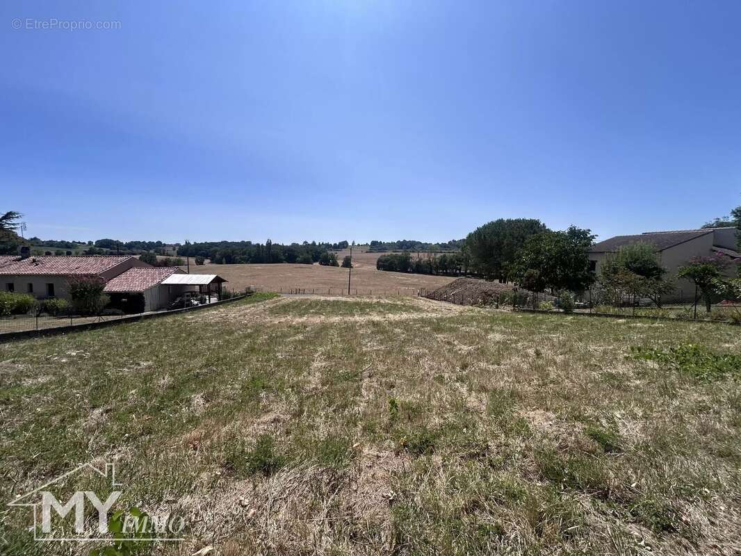 SAINT MÉARD DE GURÇON - Terrain constructible de 1 370 m² - photo 2