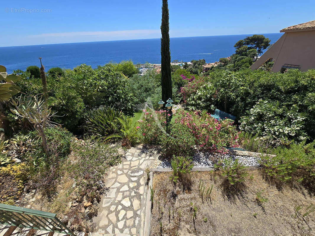 RARE ! Magnifique appartement-villa , VUE MER PANORAMIQUE THEOULE ! - photo 13