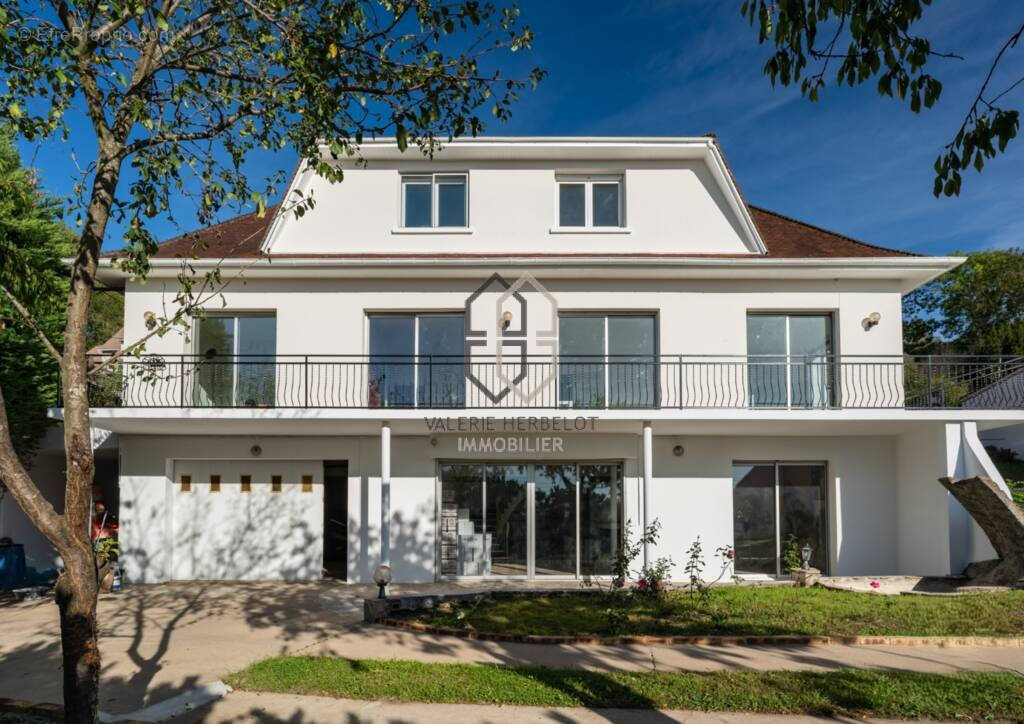 Maison à CHENNEVIERES-SUR-MARNE