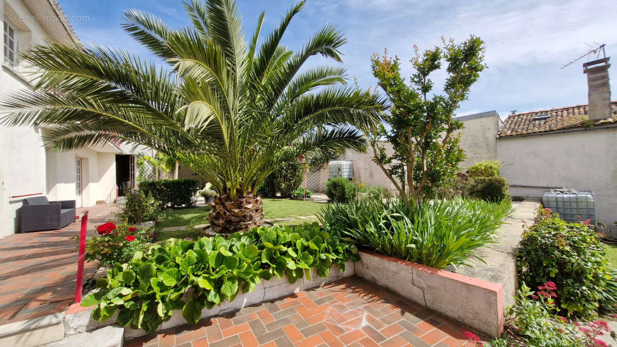 Maison à MORTAGNE-SUR-GIRONDE