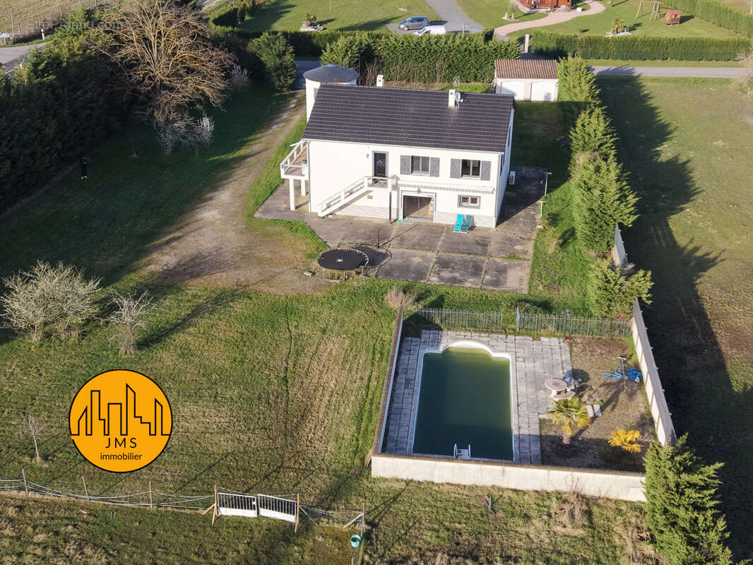 Maison à MONETAY-SUR-ALLIER