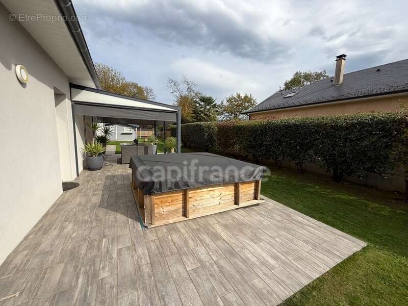 Maison à POUEYFERRE