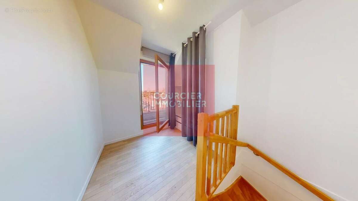 Appartement à LE MESNIL-SAINT-DENIS