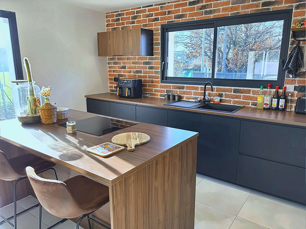 Maison à MONTELIMAR