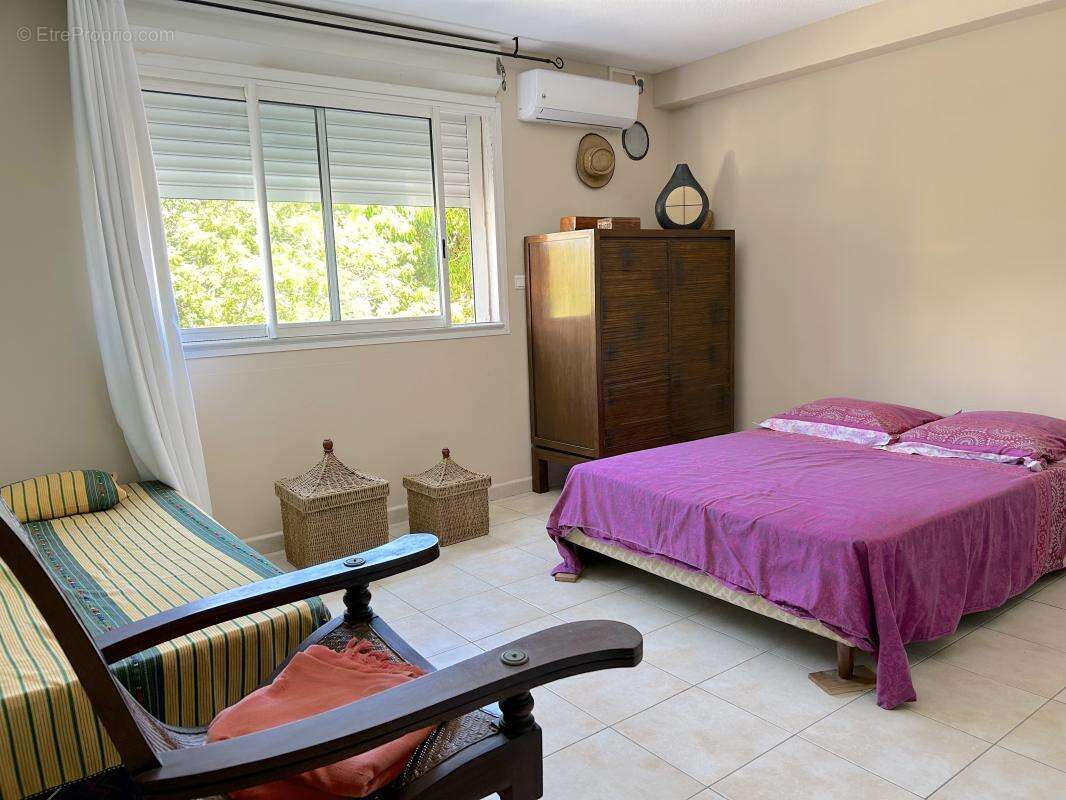 Appartement T3 coeur de ville de Saint Gilles les Bains - photo 9