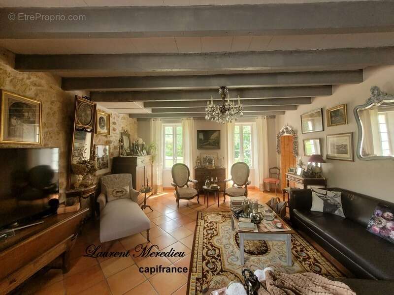 Maison familiale de 240 m² avec terrain divisible de 2 750 m² – À 10 min de Saint-André-de-Cubzac - photo 3