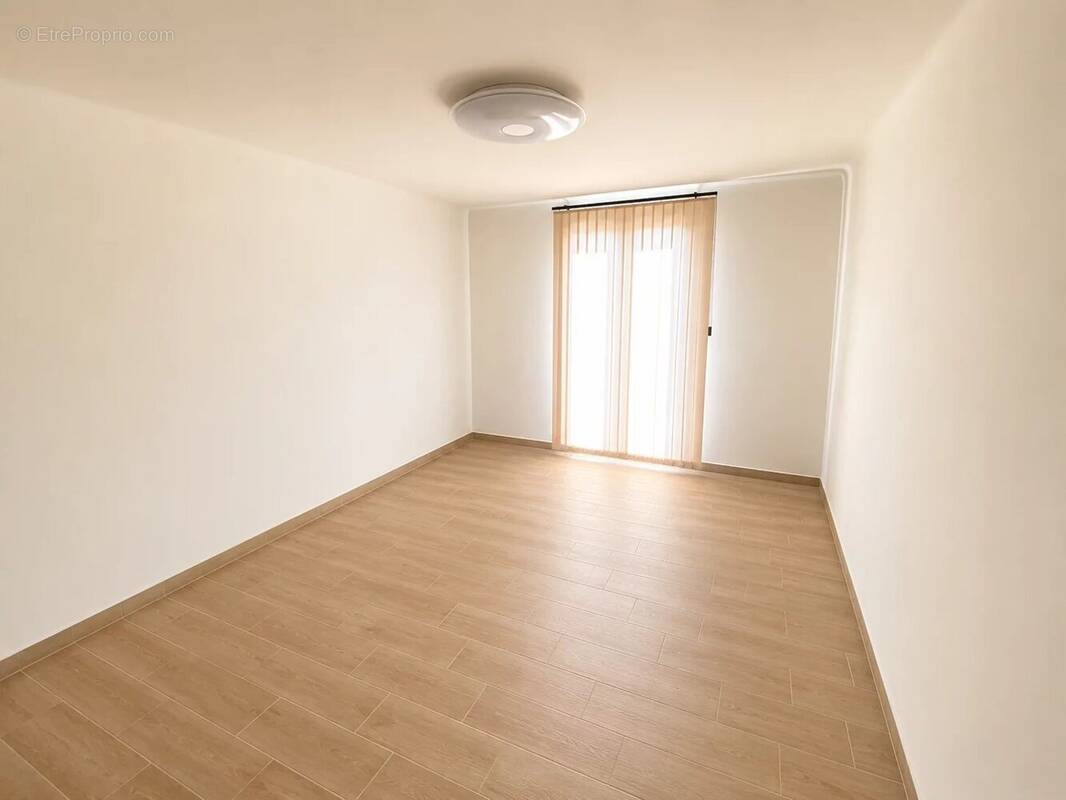 Appartement à LA LONDE-LES-MAURES