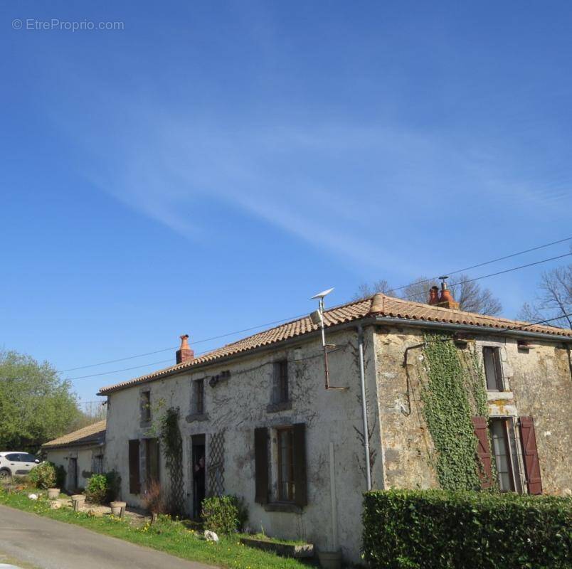 Maison à SAINT-PAUL-EN-GATINE