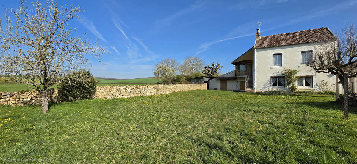 Maison à CHAMPLEMY
