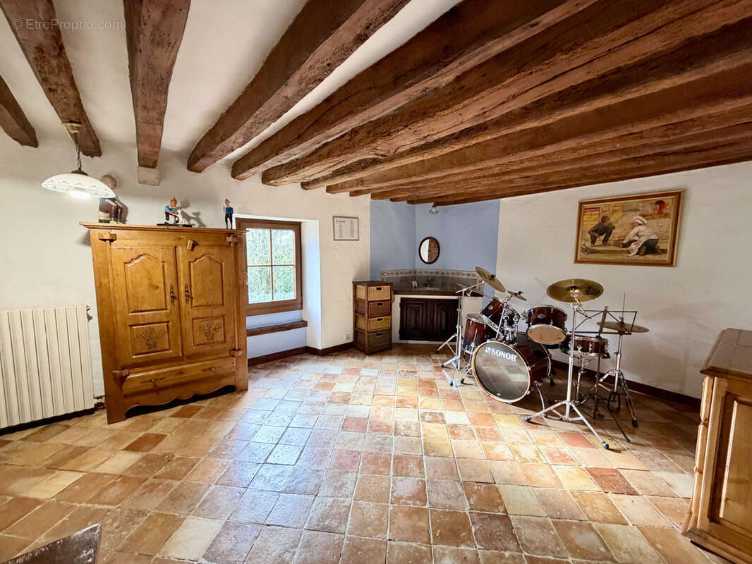 Maison à SAINT-CYR-SUR-MORIN