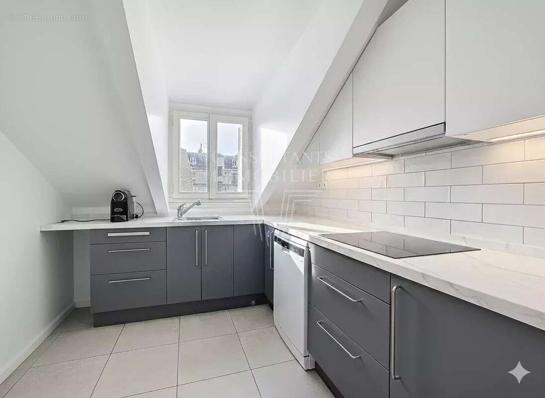 Appartement à PARIS-16E