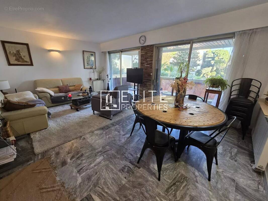 Appartement à SAINT-LAURENT-DU-VAR