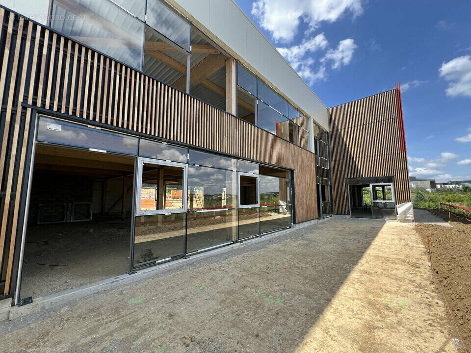 Autre à LOUVRES