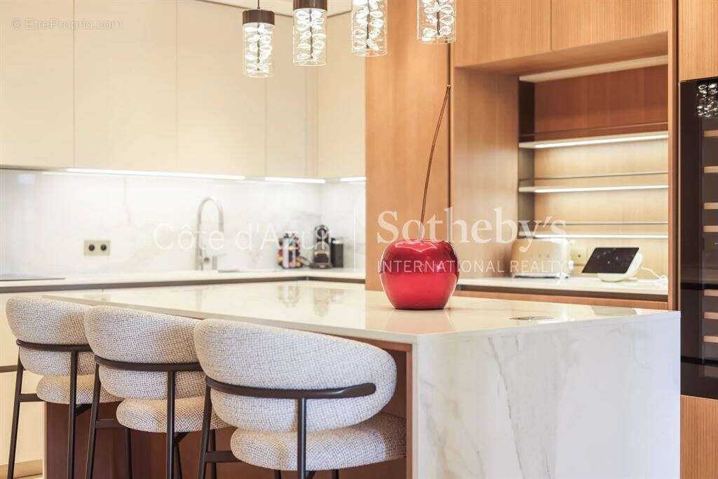 Appartement rénové de 145 m² avec trois suites et vue mer proche Croisette à Cannes - photo 5