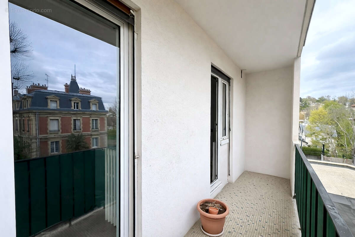 Appartement à VILLE-D'AVRAY