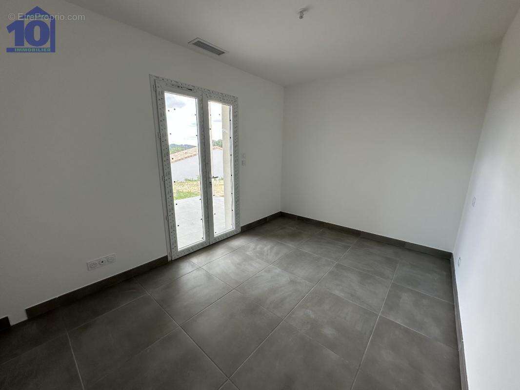 Maison à NISSAN-LEZ-ENSERUNE