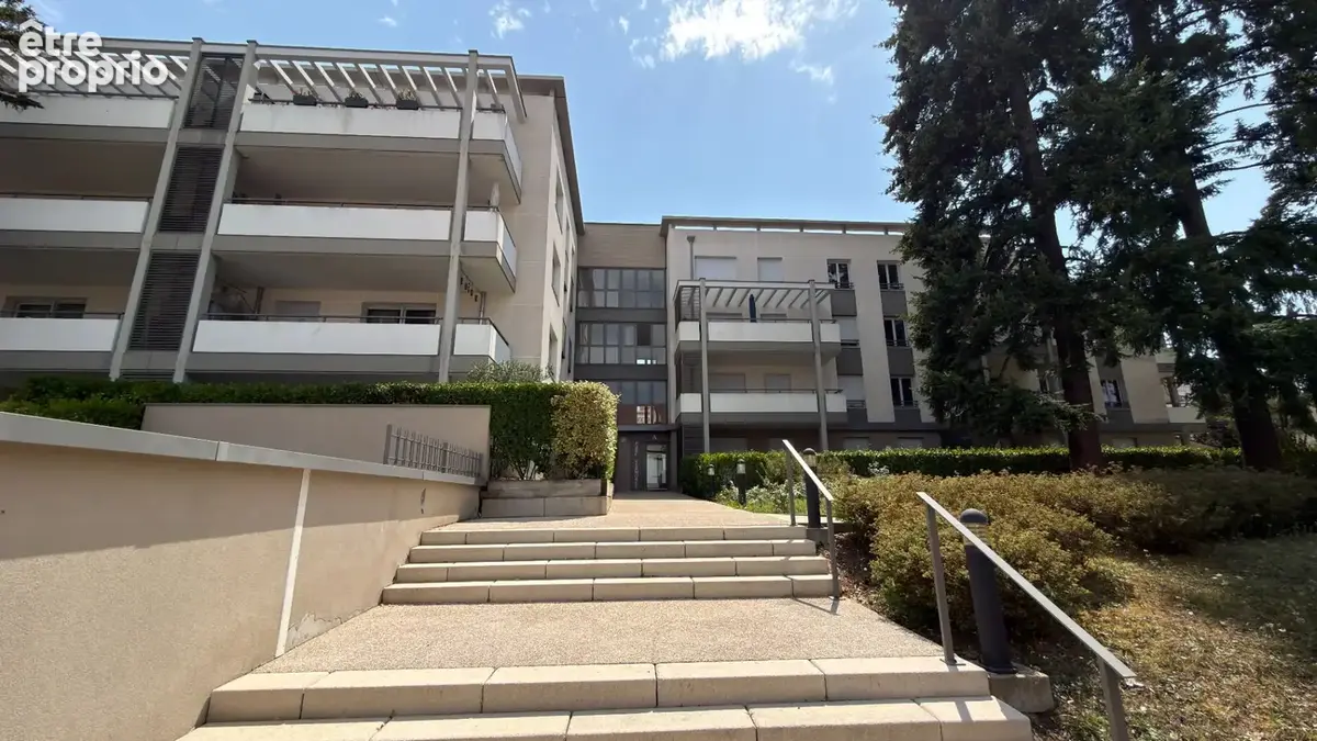VILLEFRANCHE secteur Parc Vermorel Appartement  T3 de 77 m² avec terrasse - photo 7