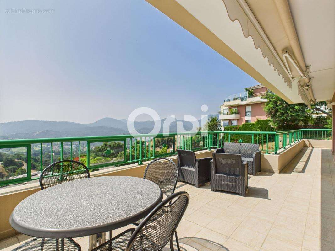 Appartement à MANDELIEU-LA-NAPOULE