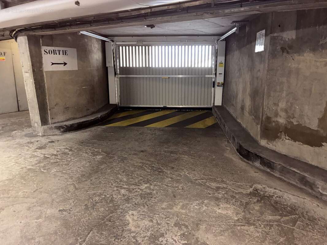 Parking à PARIS-15E