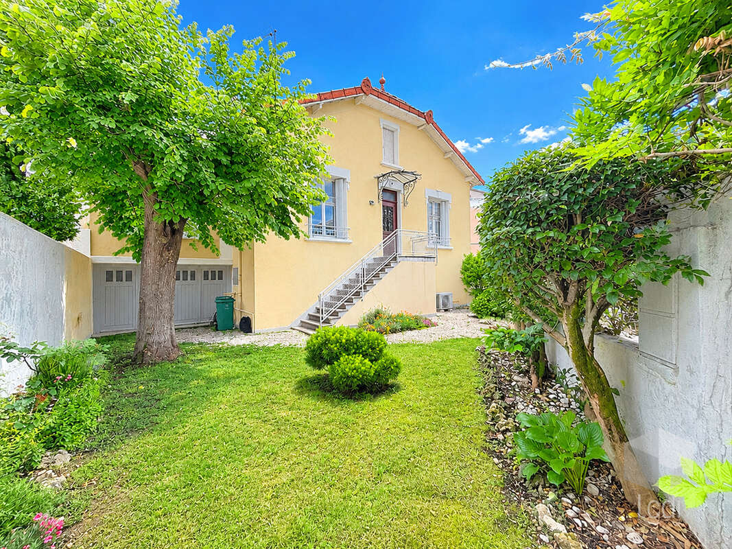 Maison à MONTELIMAR