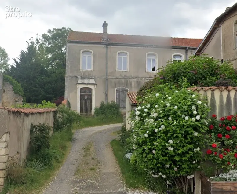 Appartement 660 m² à Lay-Saint-Christophe  - photo 2