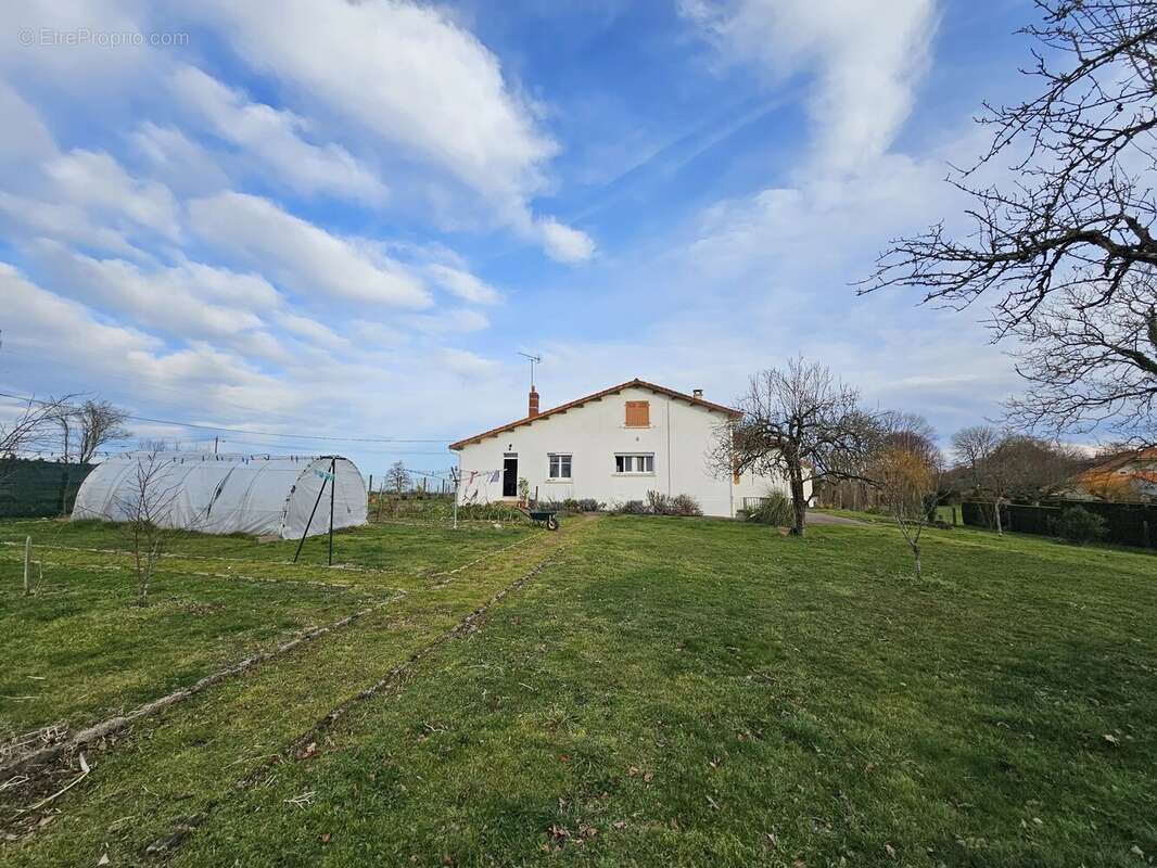 Maison à ROUMAZIERES-LOUBERT
